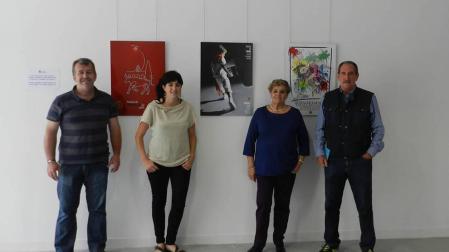 Presentaron los carteles finalistas, el edil José Ignacio Moros; la concejala de Festejos, Haizea Lizarbe; Albina Prieto, concejala de Tafalla también; y el pintor Javier Zudaire, uno de los miembros del jurado.