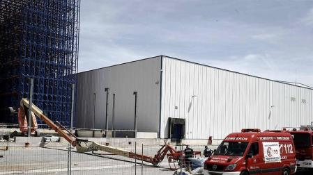 Dos personas han fallecido en un accidente laboral registrado en la empresa Ultracongelados Virto, en la localidad de Funes, tras precipitarse de gran altura.