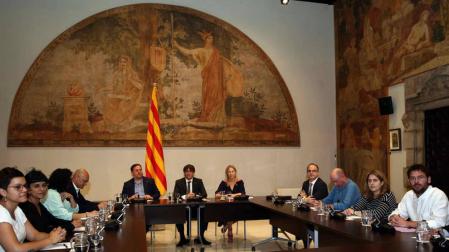 Cataluña ve en "vía muerta" negociar con Rajoy e inicia los pasos para un referéndum