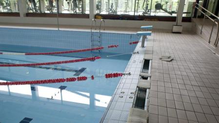 Problemas en la piscina cubierta de Peralta obligan a adelantar su cierre