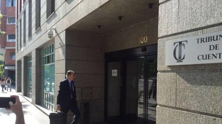 Claudio Colomer, abogado de Barkos, llega el Tribunal de Cuentas