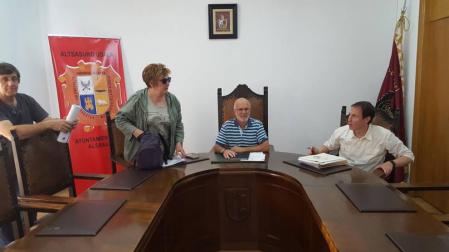 Alsasua acuerda mantener los precios de las piscinas de Dantzaleku