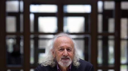 Montxo Armendáriz: "Lo que conocíamos como cine está desapareciendo"