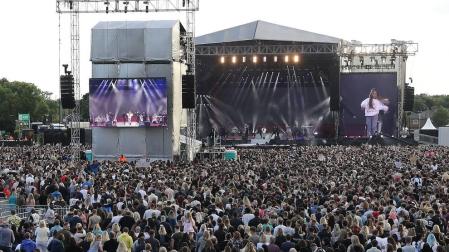 Ariana Grandes canta en Manchester en honor de las víctimas del terrorismo