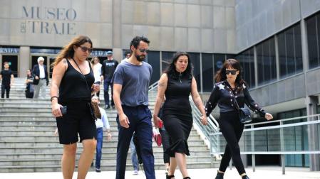 Creadores de moda y artistas visitan la capilla ardiente de David Delfín