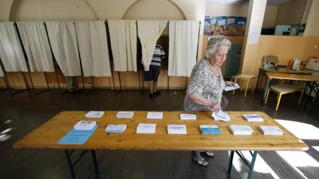 Los colegios electorales abren en Francia en primera vuelta de legislativas