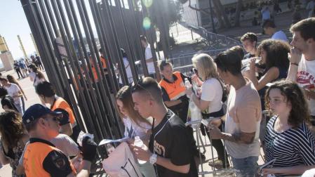Doce mil personas vencen al terror y bailan con Ariana Grande en Barcelona