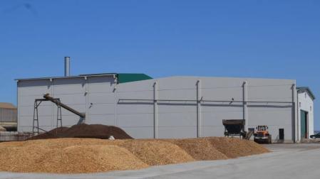 El consistorio insta el cierre de la planta de orujo del trujal Viana