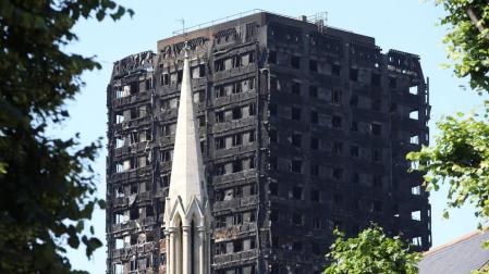 Se eleva a 79 el número de muertos o desaparecidos en el incendio de Londres
