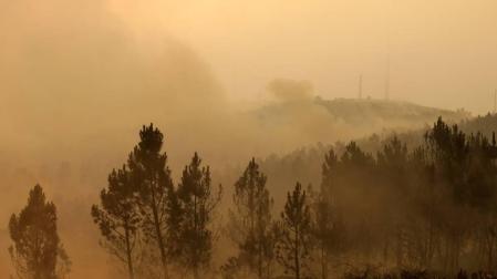 Los bomberos dan por controlado el incendio de Pedrógrao Grande, Portugal