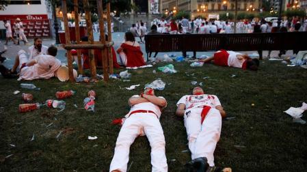 Fotos del ambiente en las calles de Pamplona el tercer día de las fiestas de San Fermín.