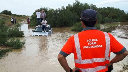 Los bomberos de Navarra atienden varias incidencias por las tormentas de lluvia