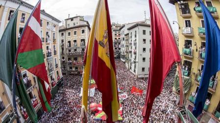 Imágenes de los fotógrafos de Diario de Navarra desde la plaza del Ayuntamiento, plaza del Castillo, paseo de Sarasate, Antoniutti, plaza de los Fueros...