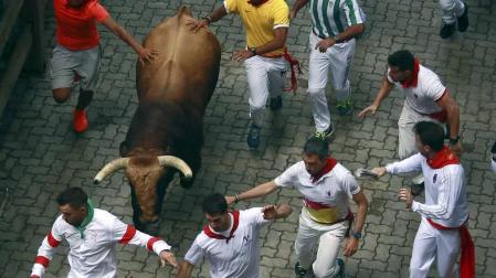 Imágenes del tercer encierro Sanfermines 2017.