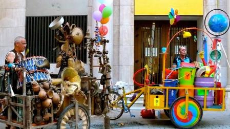 Percusión y objetos reciclados este martes en el teatro de calle de Carlos III