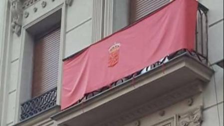 La abuela que ondea la bandera de España en San Fermín se hace viral