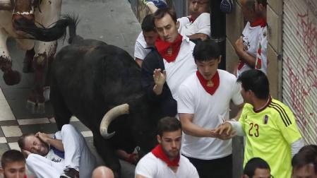 El 'atropellado' es Estafeta: "El toro me ha llevado a la pared y ha sido todo muy fugaz"