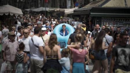 Barcelona cobrará una tasa a visitantes que no duermen en la ciudad