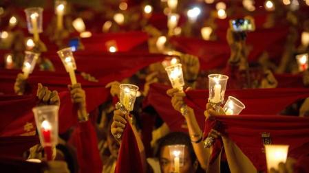 La Plaza Consistorial volvió a llenarse para cerrar las fiestas sanfermineras de 2016.