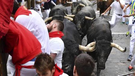 Nueve trasladados con traumatismos tras el encierro de Miura de San Fermín