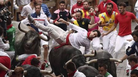 Imágenes del octavo encierro, protagonizado por los Miura