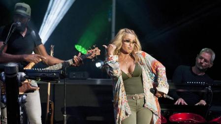 Anastacia enamora a Cap Roig con su simpatía y talento