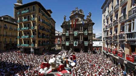 Entre los actos más multitudinarios, las salidas de la Comparsa de Gigantes y Cabezudos.
