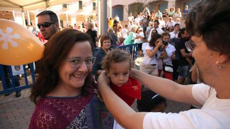 Entrega de pañuelos a bebés de 2016 en Tudela