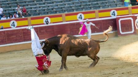 Imágenes de la cornada del recortador de Tudela, Arturo Aurensanz.