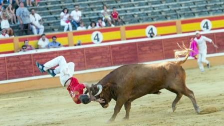 Imágenes de la cornada del recortador de Tudela, Arturo Aurensanz.
