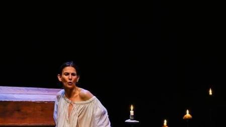 “No interpreto a la reina, sino a la esposa, madre e hija”
