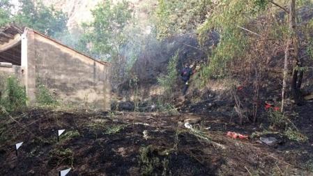 Las llamas afectaron al paraje de 'El Chorrón' y los Bomberos las controlaron antes de que llegaran a las viviendas.