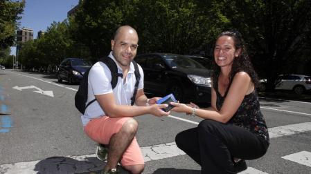 Idoya iluminó el día a Matías al encontrar la cartera que había perdido en Pamplona