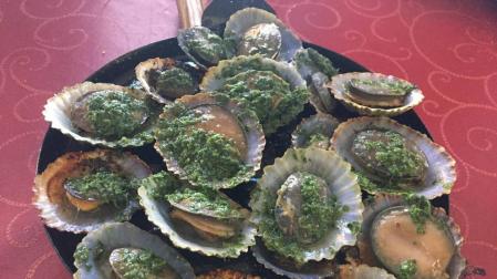 Lapas plancha con mojo verde