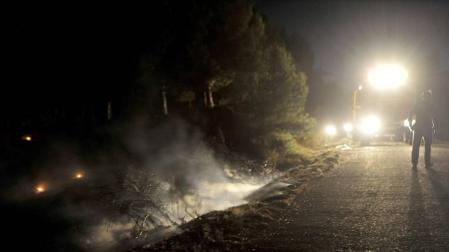 Las llamas afectaron a una zona forestal próxima a la ermita del Portegado.