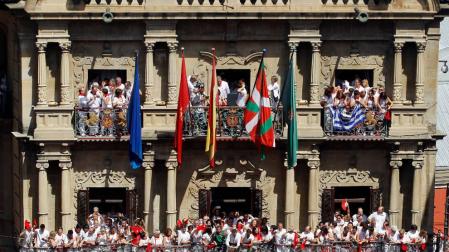 25 ayuntamientos navarros han pagado ya 180.000 euros en pleitos por las banderas