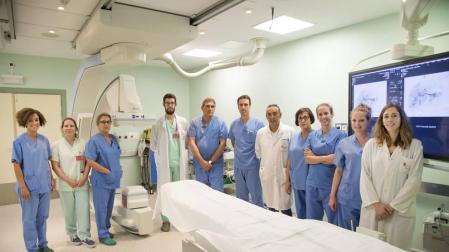El servicio de urología del CHN recibe un premio por su técnica de embolización prostática
