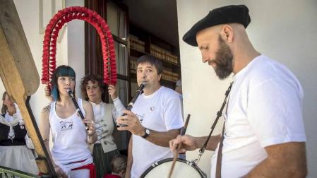 El chupinazo de fiestas de Aoiz en imágenes