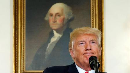Trump condena a los supremacistas tras dos días de críticas por su tibieza