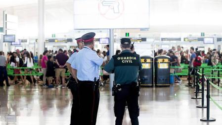 El Prat recupera la normalidad y el Gobierno prepara el laudo obligatorio de arbitraje