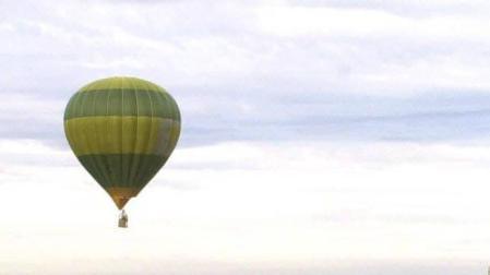 Un globo aerostático con 16 personas se estrella en Texas