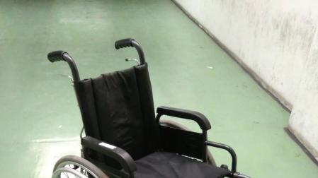 Incautada una silla de ruedas a un menor de 16 años a las 4 de la madrugada