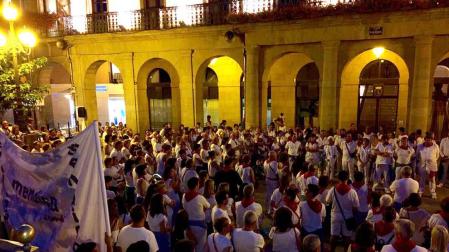 Tafalla guarda un minuto de silencio en fiestas por el atentado