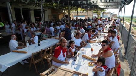 Imágenes de los almuerzos populaes de las fiestas de Cabanillas