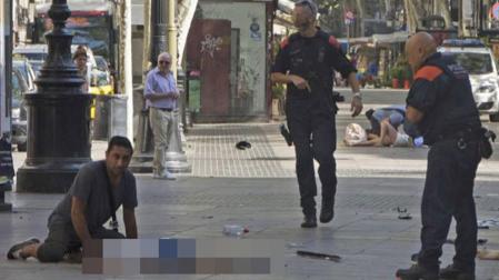 Harry Athwal, el turista que no dejó morir solo al niño australiano en La Rambla