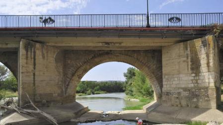 El Arga, bajo mínimos a su paso por el puente de Peralta.