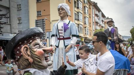 Despedida en Noáin de la Comparsa de Gigantes y Cabezudos