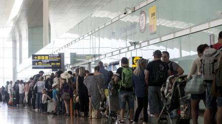 El Gobierno recurrirá a la Guardia Civil para reforzar los controles en El Prat