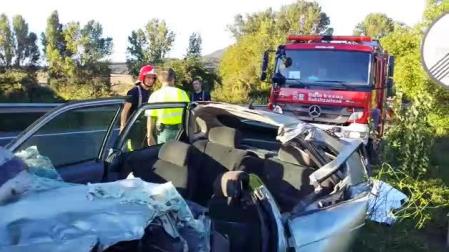 Un muerto al colisionar un coche y un autobús en Zubielqui (II)