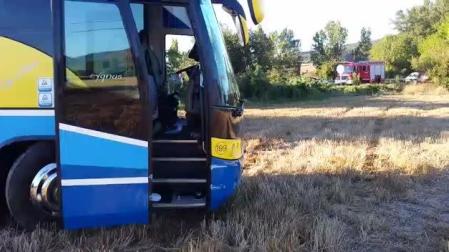 Un muerto al colisionar un coche y un autobús en Zubielqui